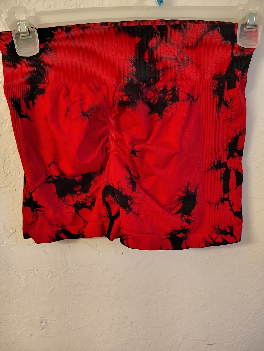 Red and Black Tie-Dye Seamless Shorts